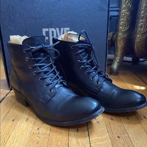 Frye Carson lace up ankle boots